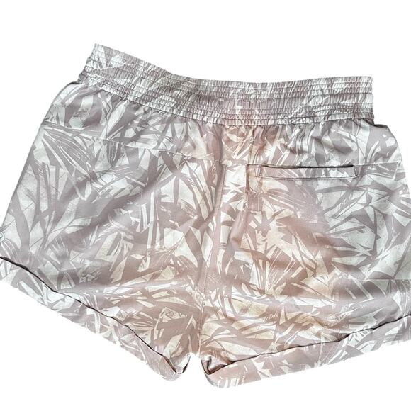 Lululemon casual shorts.  POCKETS! - Picture 5 of 7